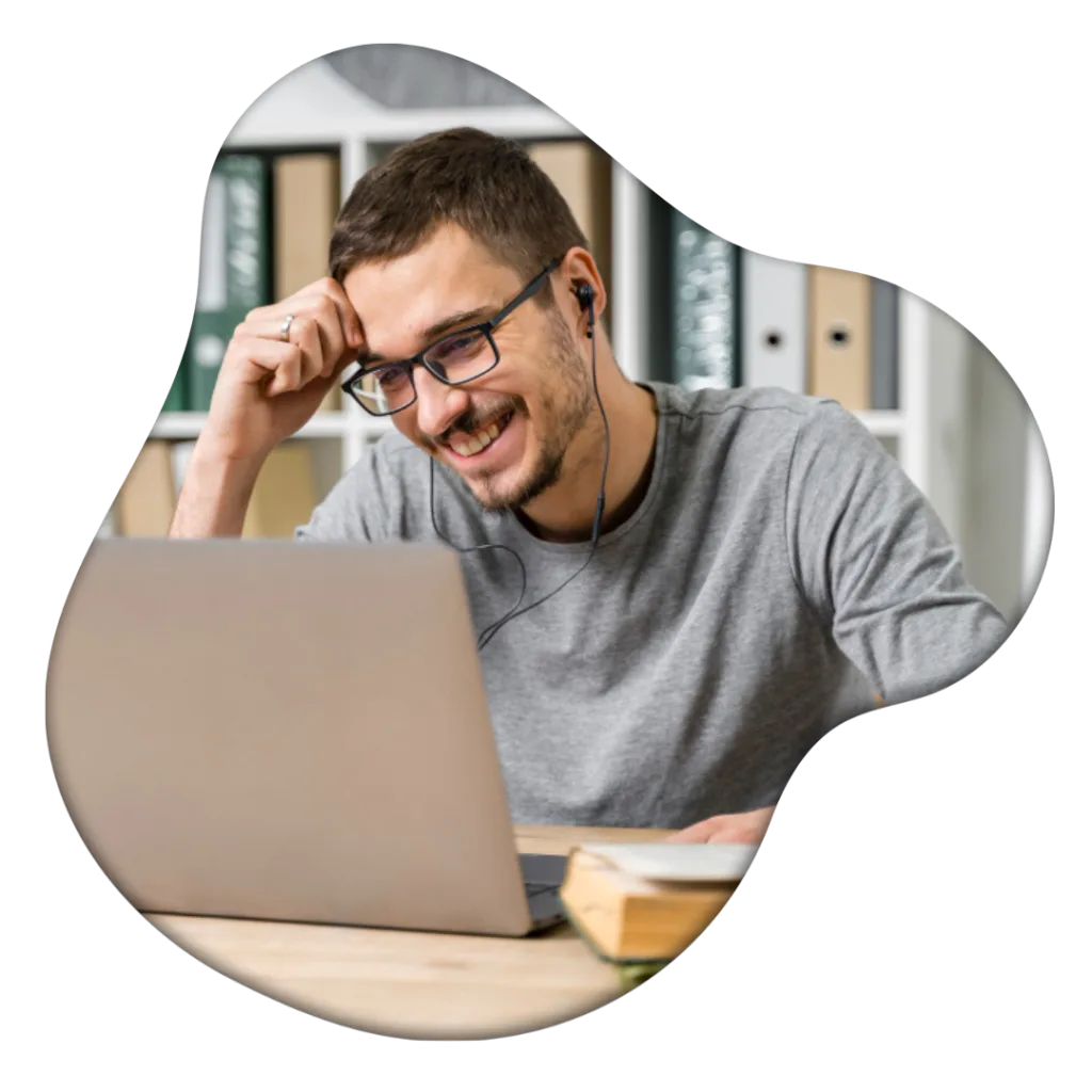 Homem em uma sessão de terapia online